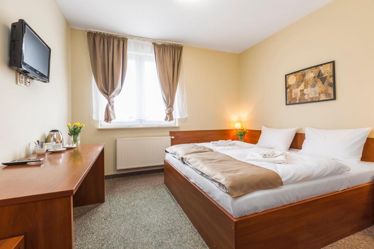 Endhotel Bielany Wrocławskie Esterno foto
