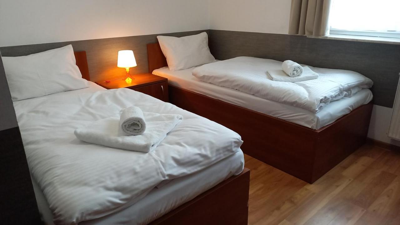 Endhotel Bielany Wrocławskie Esterno foto